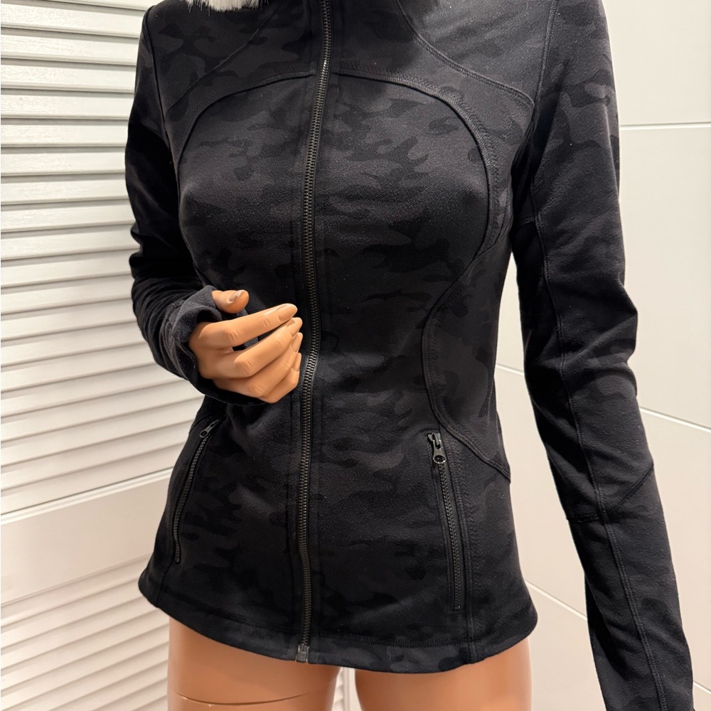 LuLulemon define jacket Women's Black Camouflage Jacket size 6